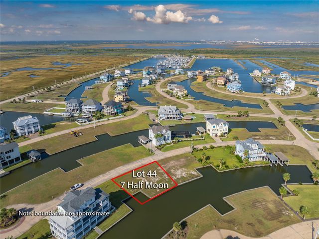 7 Half Moon, Hitchcock, TX 77563