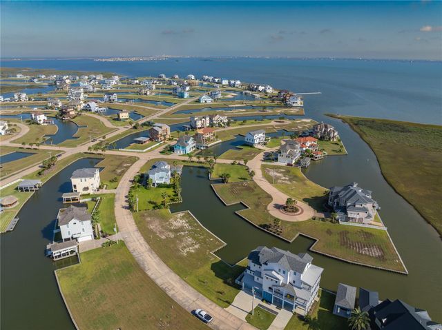 7 Half Moon, Hitchcock, TX 77563