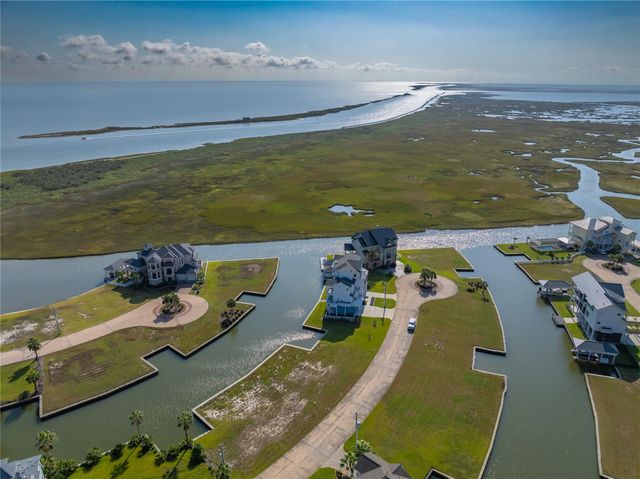 7 Half Moon, Hitchcock, TX 77563