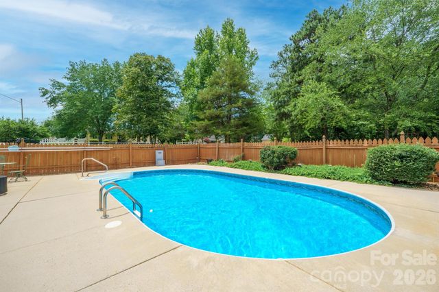 201 Wellington Drive, Lincolnton, NC 28092
