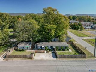 2724 10th Avenue SW, Huntsville, AL 35805