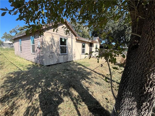 301 N Homero De Leon Street, Edcouch, TX 78538