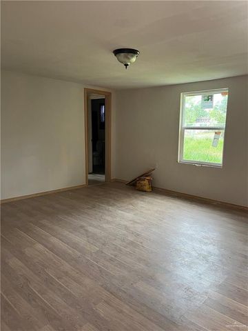 301 N Homero De Leon Street, Edcouch, TX 78538