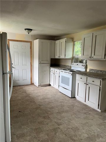 301 N Homero De Leon Street, Edcouch, TX 78538