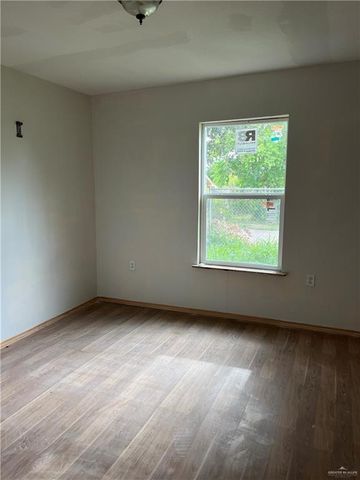 301 N Homero De Leon Street, Edcouch, TX 78538