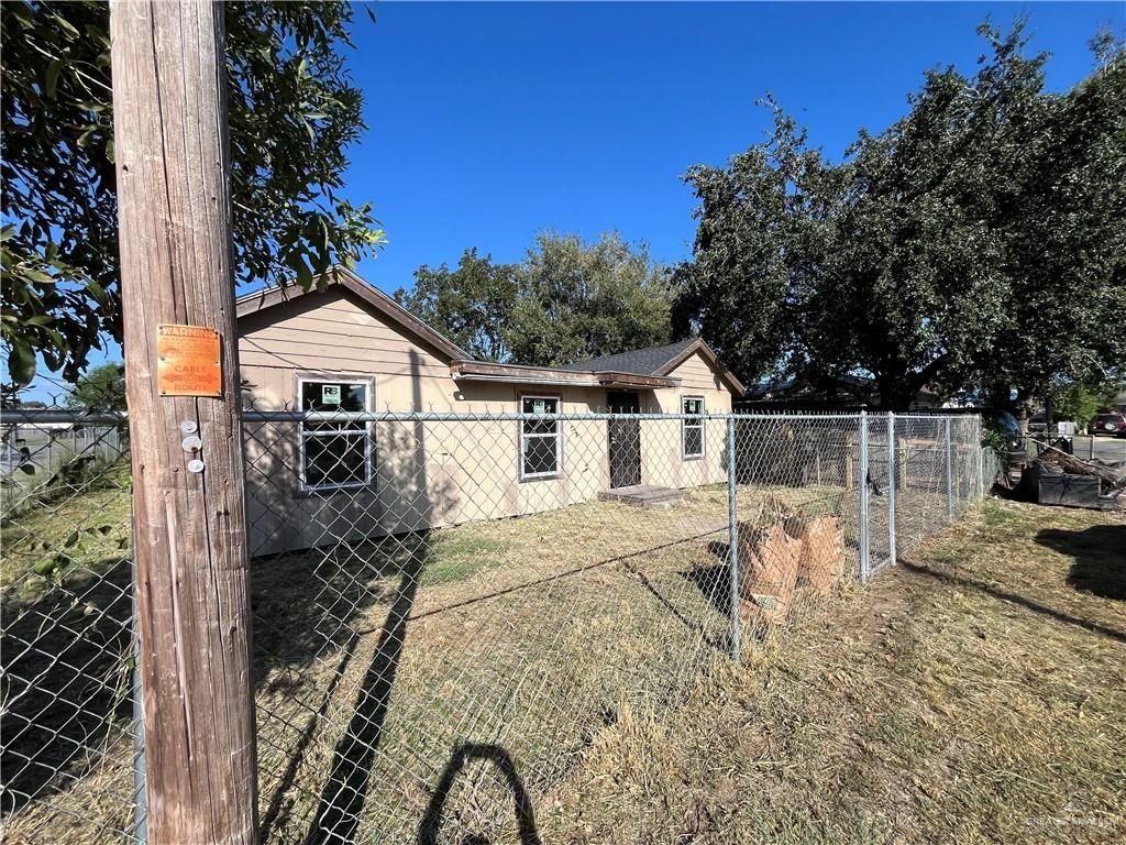 301 N Homero De Leon Street, Edcouch, TX 78538