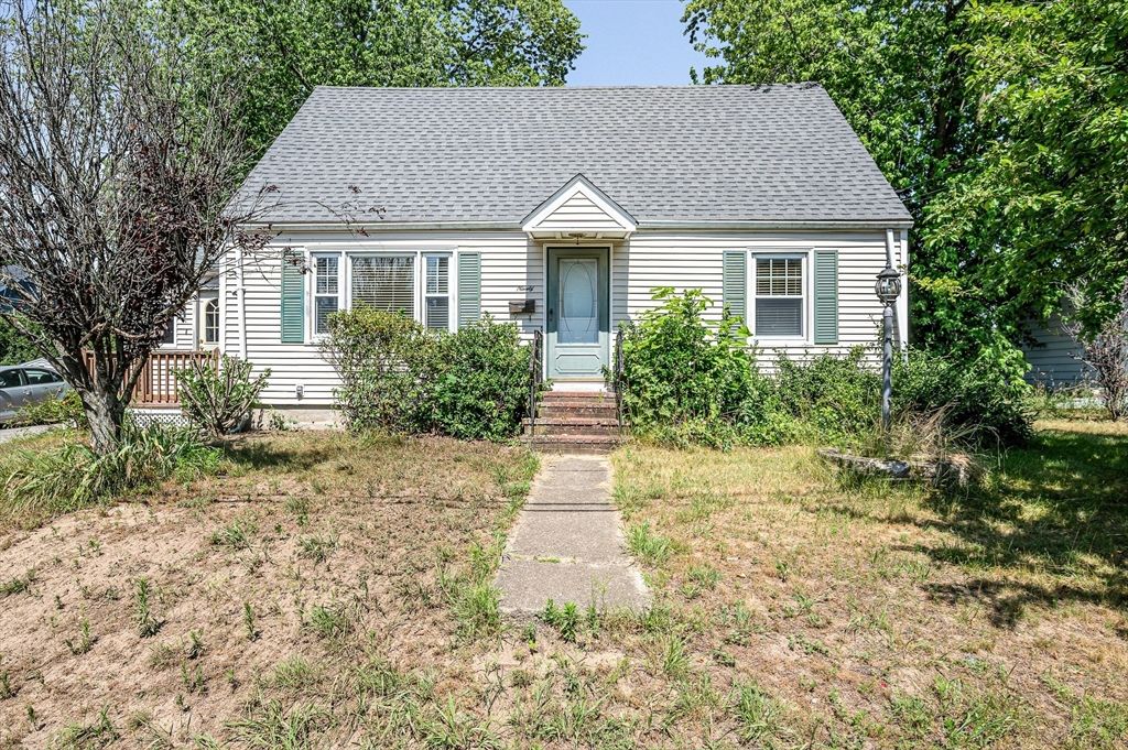 90 Chamberlain St, Lowell, MA 01852