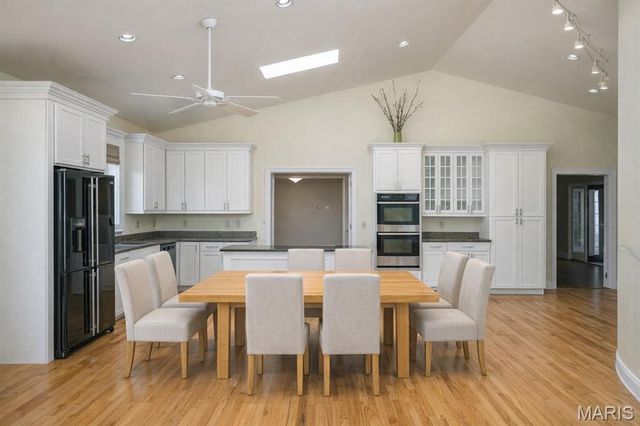 77 Aberdeen Place, Clayton, MO 63105