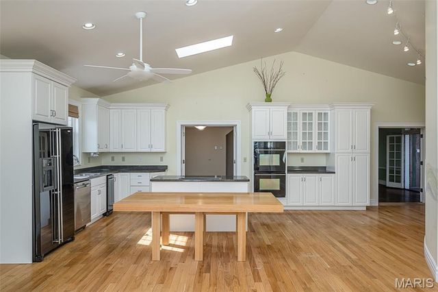 77 Aberdeen Place, Clayton, MO 63105
