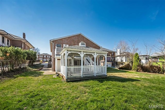 77 Aberdeen Place, Clayton, MO 63105