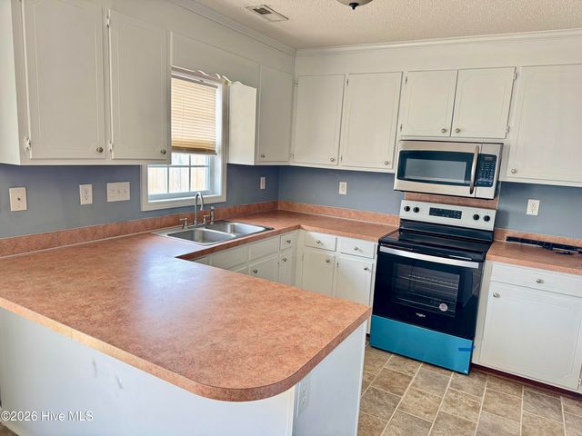 1205 Cross Creek Circle B-6, Greenville, NC 27834