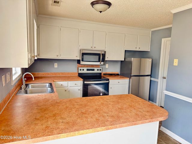 1205 Cross Creek Circle B-6, Greenville, NC 27834