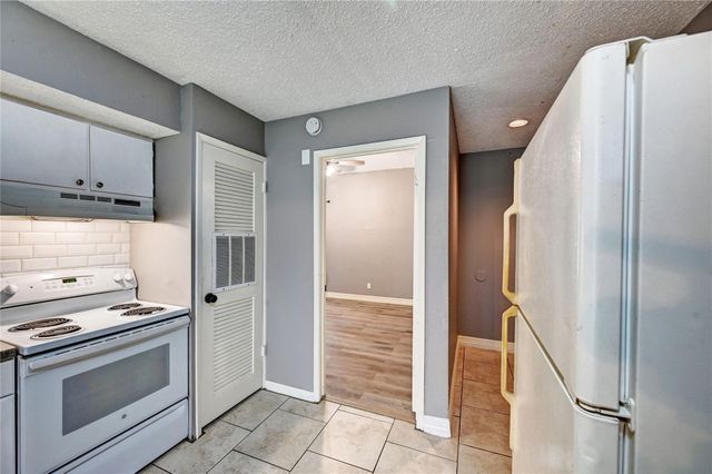 12900 Walden Road 6, Montgomery, TX 77356
