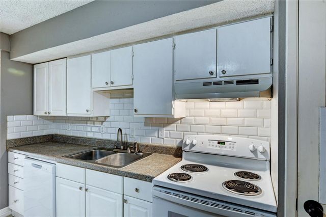 12900 Walden Road 6, Montgomery, TX 77356