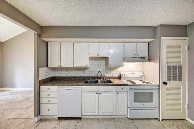 12900 Walden Road 6, Montgomery, TX 77356