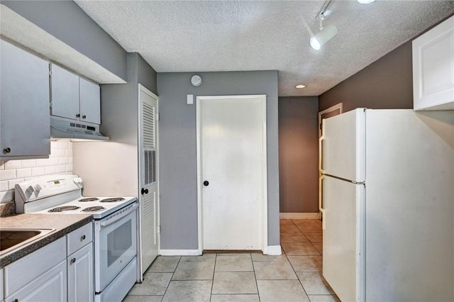 12900 Walden Road 6, Montgomery, TX 77356