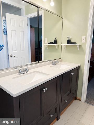 7 HAWTHORN WAY, Clayton, NJ 08312