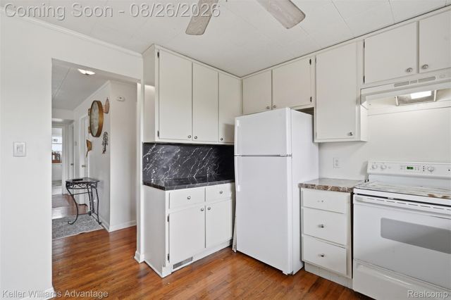 23589 Van Born Road, Taylor, MI 48180