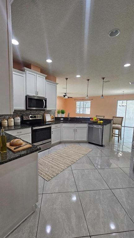 Image 3 of property listing at 11114 HARTFORD FERN DRIVE, Riverview, FL 33569