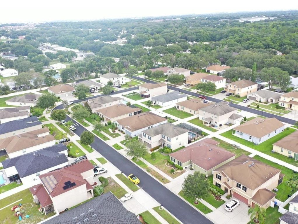 Image 23 of property listing at 11114 HARTFORD FERN DRIVE, Riverview, FL 33569