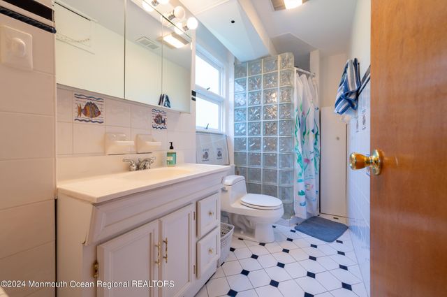 10 Seawood Way, Spring Lake, NJ 07762
