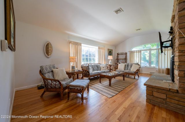10 Seawood Way, Spring Lake, NJ 07762