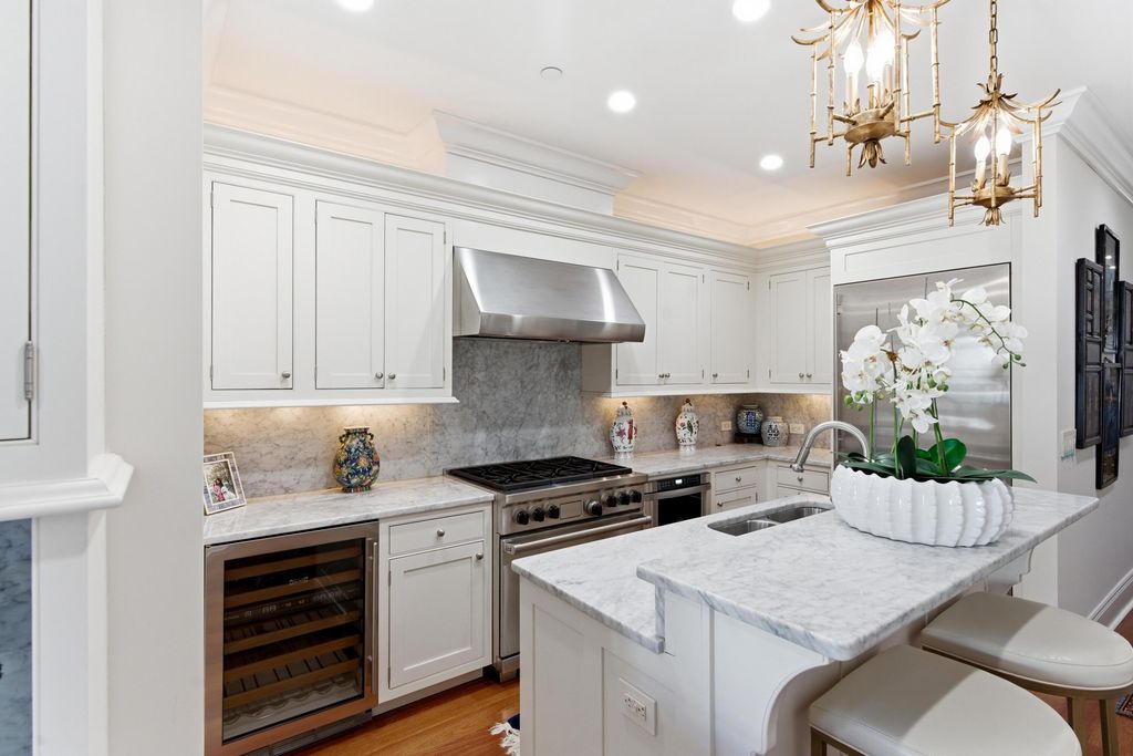 Image 10 of property listing at 2 Laurens Street 3 E, Charleston, SC 29401