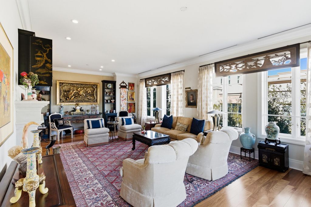 Image 15 of property listing at 2 Laurens Street 3 E, Charleston, SC 29401