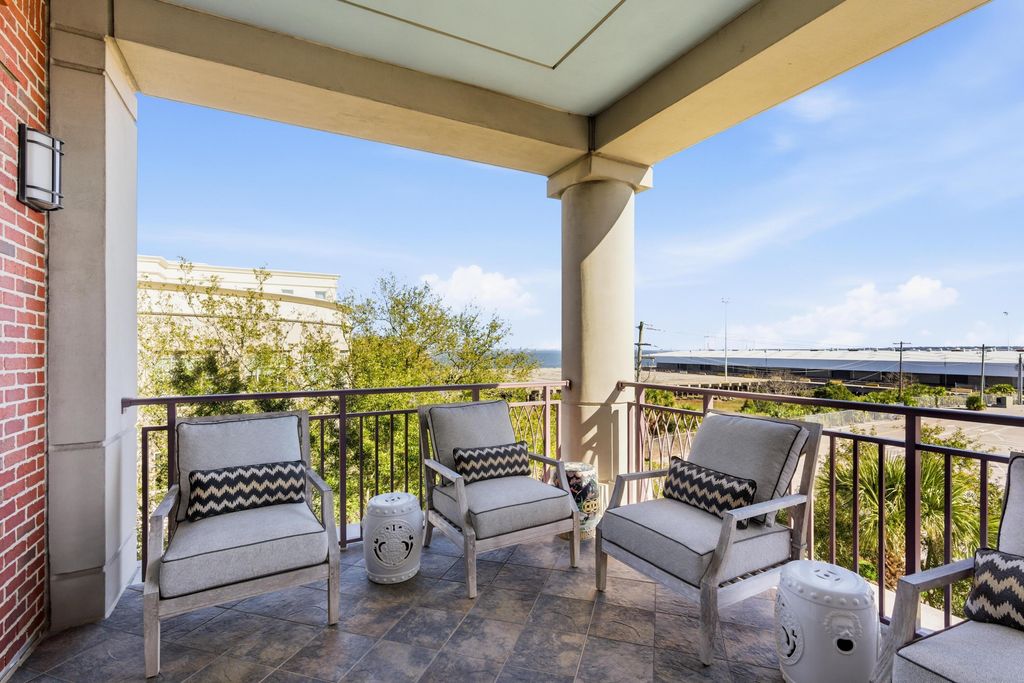 Image 16 of property listing at 2 Laurens Street 3 E, Charleston, SC 29401