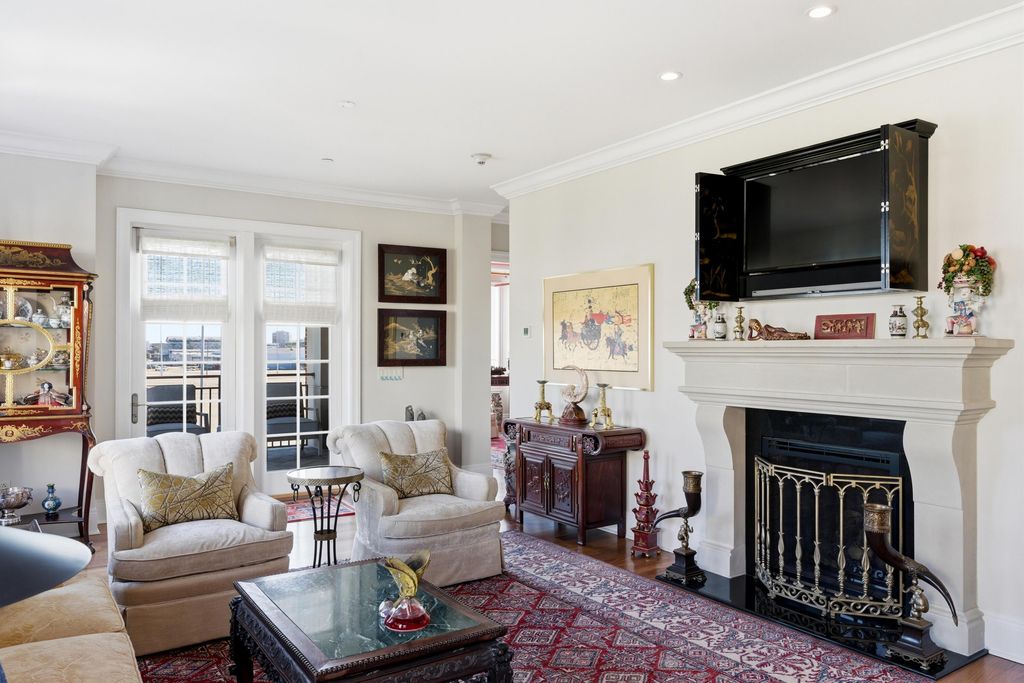 Image 24 of property listing at 2 Laurens Street 3 E, Charleston, SC 29401