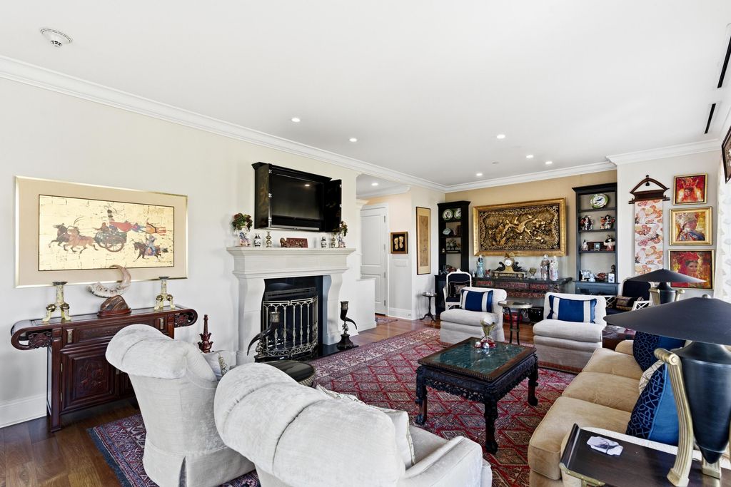 Image 27 of property listing at 2 Laurens Street 3 E, Charleston, SC 29401