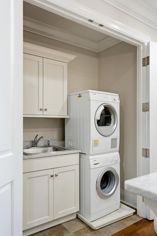 Image 35 of property listing at 2 Laurens Street 3 E, Charleston, SC 29401