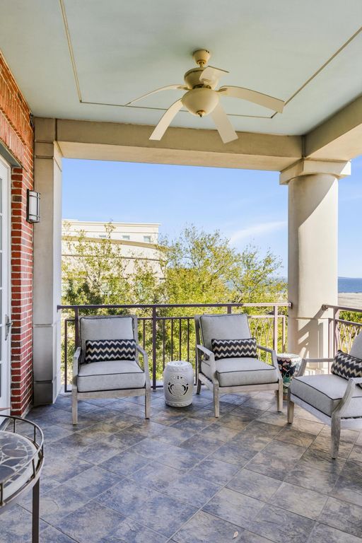 Image 4 of property listing at 2 Laurens Street 3 E, Charleston, SC 29401