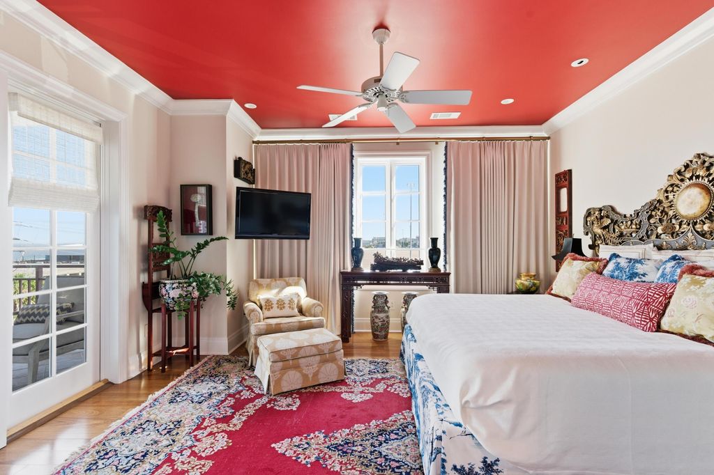 Image 5 of property listing at 2 Laurens Street 3 E, Charleston, SC 29401