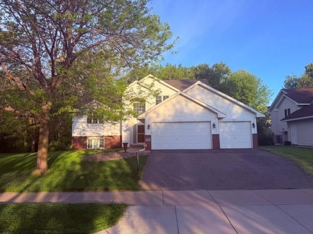 9487 Winslow N, Maple Grove, MN 55311