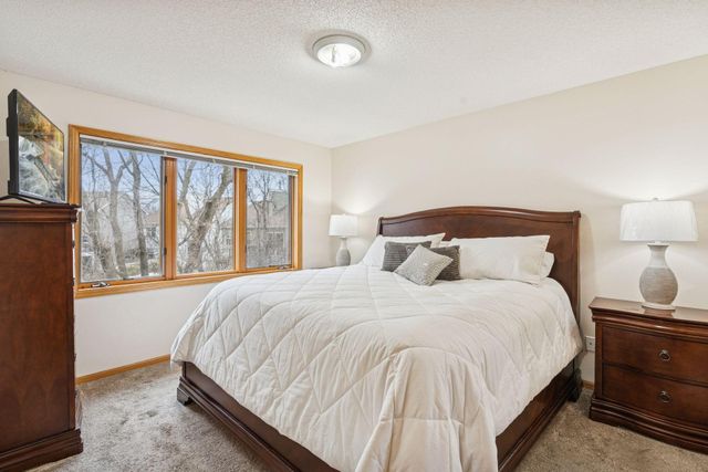 9487 Winslow N, Maple Grove, MN 55311