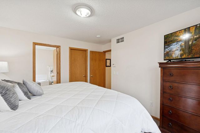 9487 Winslow N, Maple Grove, MN 55311