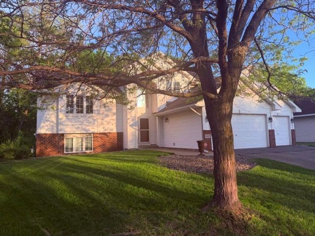 9487 Winslow N, Maple Grove, MN 55311