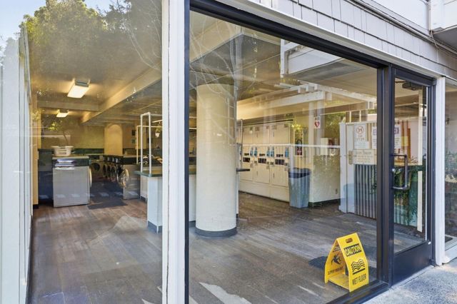 500 W Middlefield Road 20, Mountain View, CA 94043