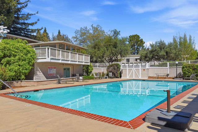 500 W Middlefield Road 20, Mountain View, CA 94043