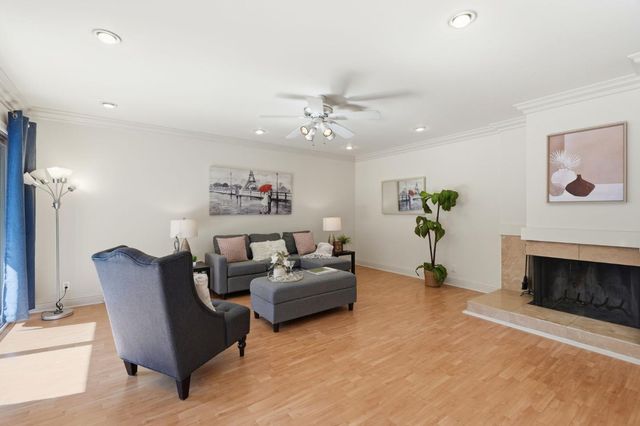 500 W Middlefield Road 20, Mountain View, CA 94043