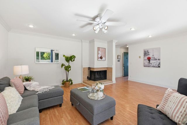 500 W Middlefield Road 20, Mountain View, CA 94043