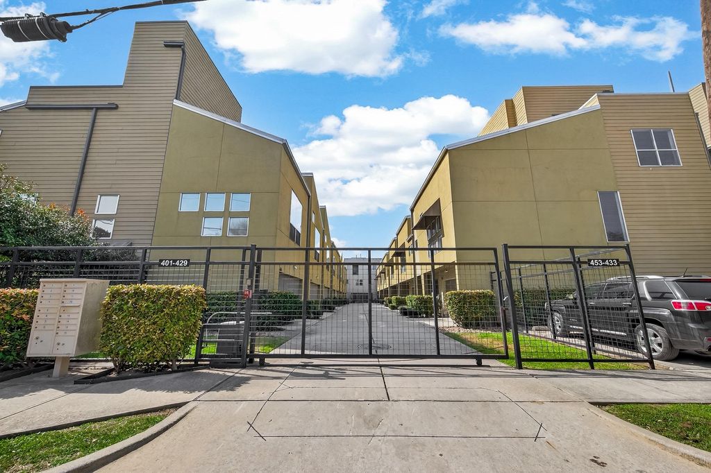 405 Meadow Street, Houston, TX 77020