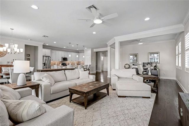 15181 Butler Lake DR 6, Naples, FL 34109