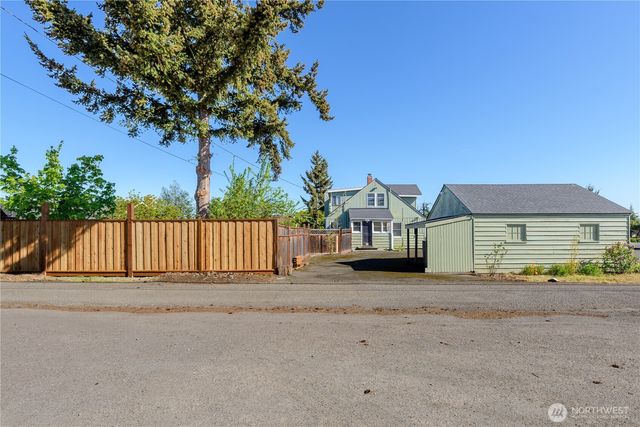 405 W Spruce Street, Sequim, WA 98362