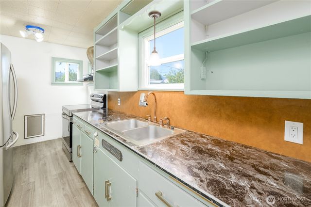 405 W Spruce Street, Sequim, WA 98362