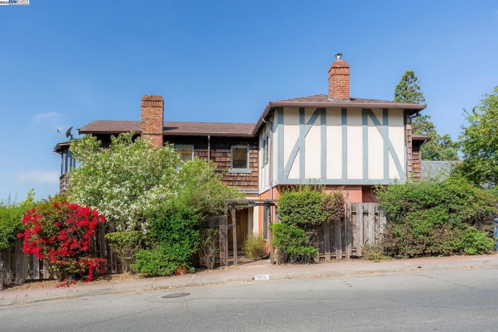 Image 1 of property listing at 1514 La Loma Ave, Berkeley, CA 94708