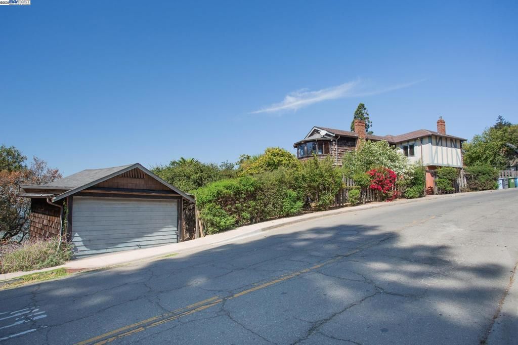 Image 44 of property listing at 1514 La Loma Ave, Berkeley, CA 94708