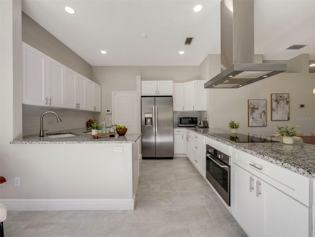 Image 9 of property listing at 224 WIMBLEDON CIRCLE, Lake Mary, FL 32746