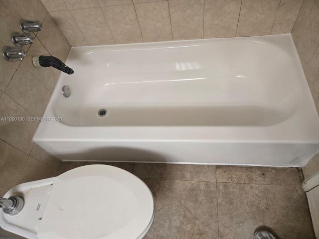 26 Diplomat Pkwy 2208, Hallandale Beach, FL 33009